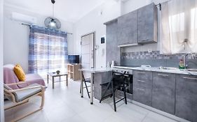 Urban Lifestyle Apartment In Piraeus